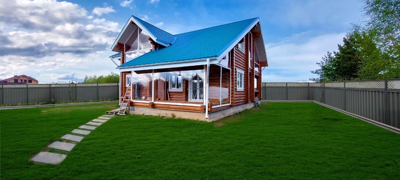 Мягкие окна на веранде загородного дома в Родниках